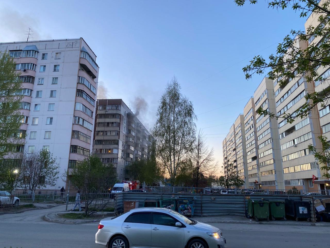 Фото В Новосибирске загорелась квартира на улице Зорге 3